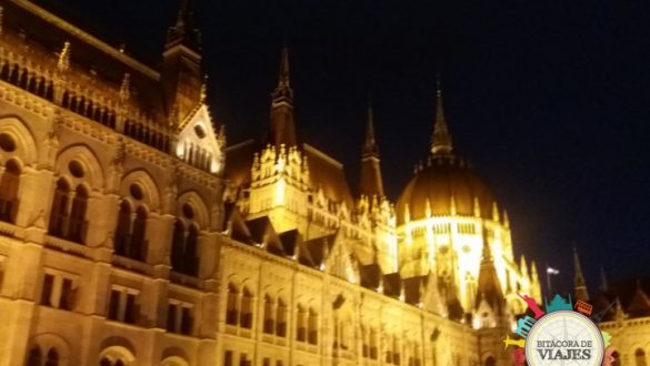 El Parlamento de Budapest de Noche