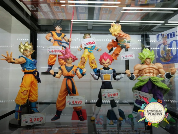 Osaka -Calle Den Den Town  - Bitácora de viajes