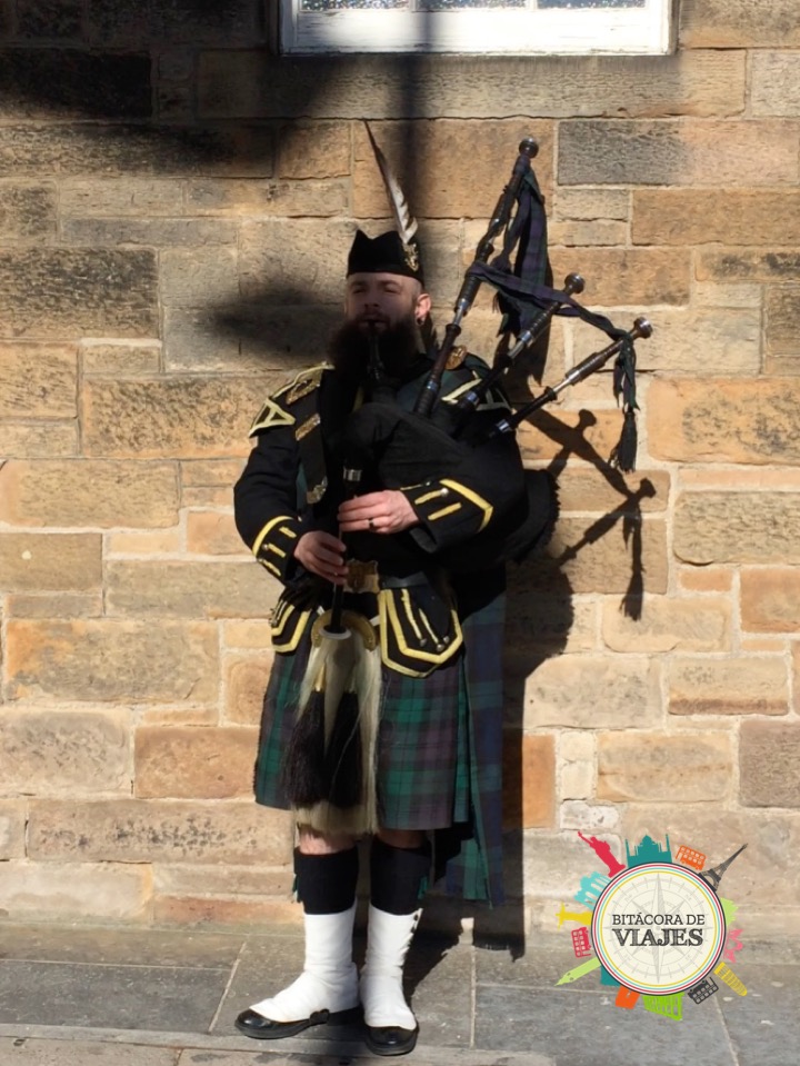 Músico en Edimburgo