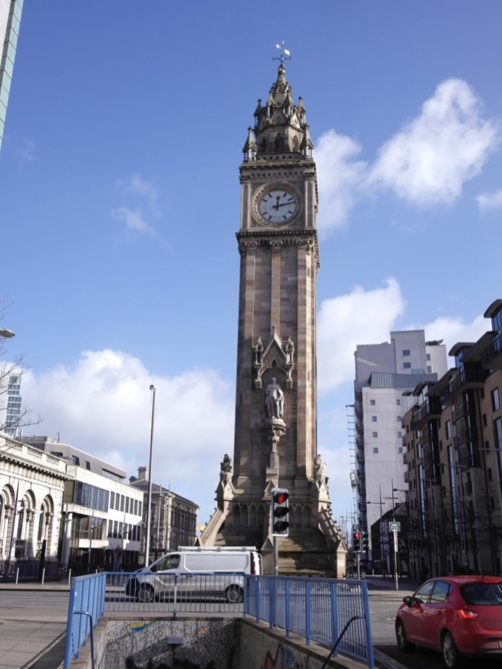 ¿Qué ver en Belfast? Albert Memorial Clock