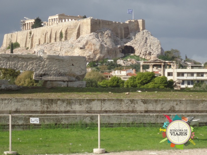 Vista de la Acrópolis desde el Templo de Zeus