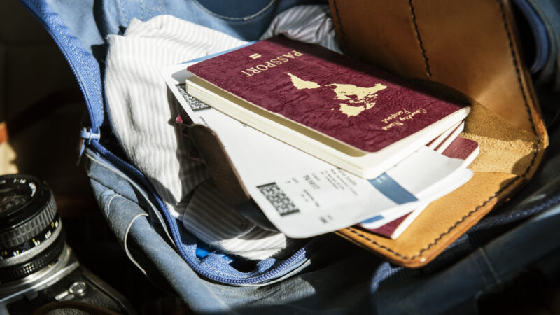 ganar dinero en viajes