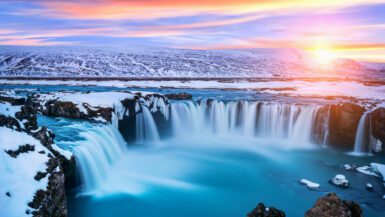 Cascada Godafoss en Islandia
